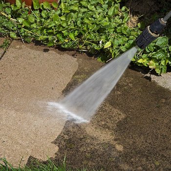 Cleaning a Concrete Driveway with a Pressure Washer