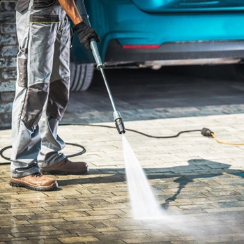 Supplies Needed to Pressure Wash a Concrete Driveway